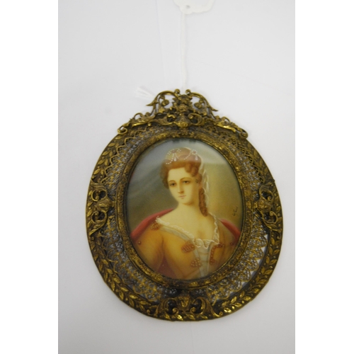 402 - EARLY 18TH CENTURY OVAL MINIATURE PORTRAIT OF A LADY SIGNED LE FEVRI IN ORNATE ORMULU PIERCED & EMBO... 