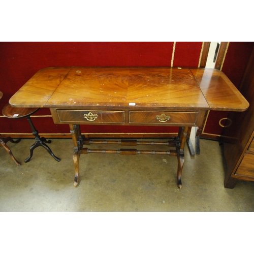 598 - CROSSBANDED MAHOGANY SOFA TABLE FITTED 2 DRAWERS, DROP BRASS HANDLES AND ESCUTCHEONS, ON TRIPLE COLU... 