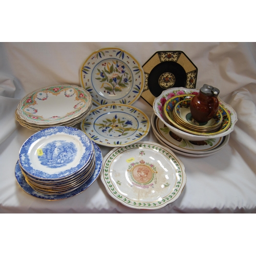 76 - QUANTITY OF DECORATIVE PLATES