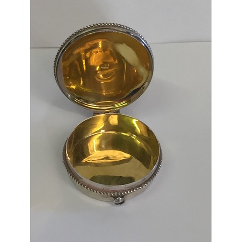 282 - CIRCULAR SILVER BOX WITH GILT INTERIOR, HINGED LID, ROPE TWIST RIMS, LONDON (2.6ozs)