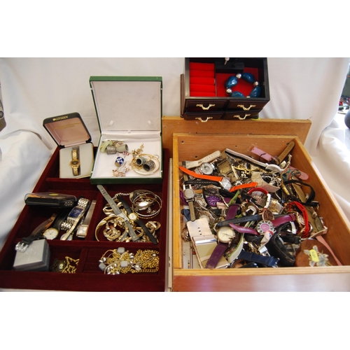 15 - QUANTITY OF JEWELLERY