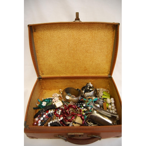 3 - VINTAGE TRAVEL CASE OF JEWELLERY, WATCHES, ETC