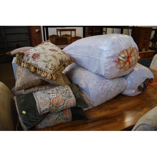 618 - 4 BAGS OF ASSORTED CUSHIONS