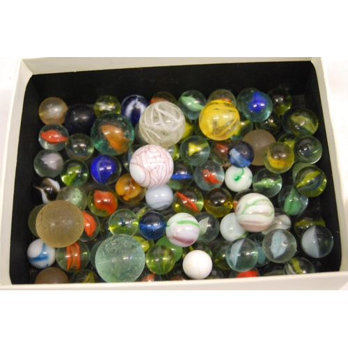 213 - QUANTITY OF GLASS MARBLES