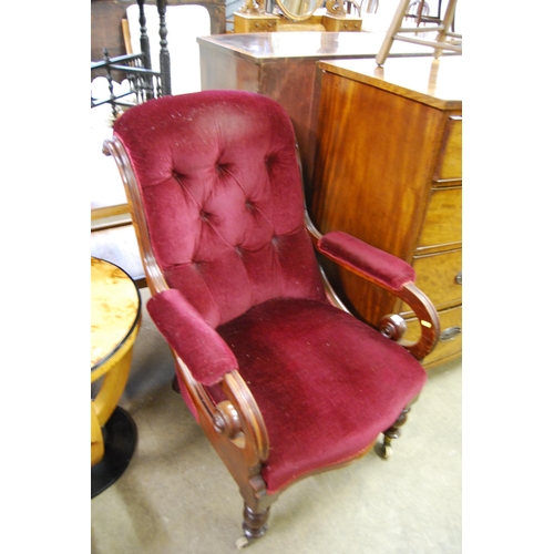 570 - VICTORIAN MAHOGANY SWEPT & BUTTON BACK GENTS ARMCHAIR WITH SCROLL ARMS & TURNED SUPPORTS