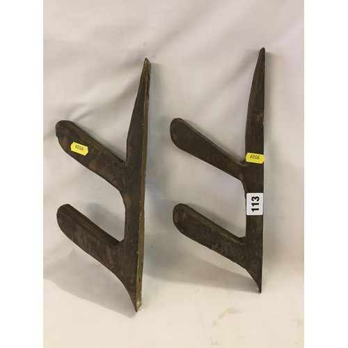 113 - PAIR OF 19TH CENTURY OAK GUN RACK BRACKETS