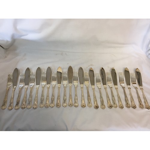 335 - 133 PIECES OF KINGS PATTERN SILVER PLATED CUTLERY COMPRISING 12 MAIN COURSE DINNER FORKS AND KNIVES,... 