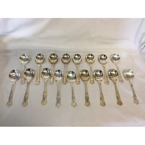 335 - 133 PIECES OF KINGS PATTERN SILVER PLATED CUTLERY COMPRISING 12 MAIN COURSE DINNER FORKS AND KNIVES,... 