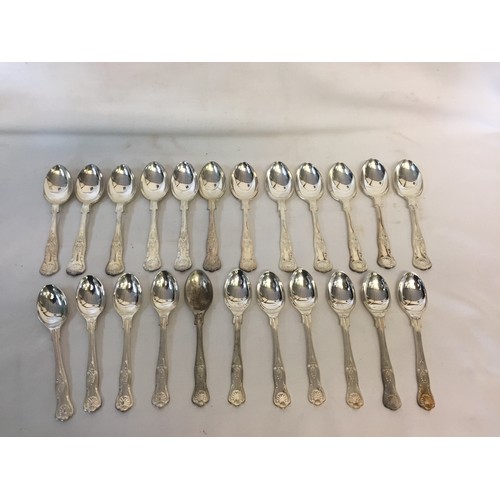 335 - 133 PIECES OF KINGS PATTERN SILVER PLATED CUTLERY COMPRISING 12 MAIN COURSE DINNER FORKS AND KNIVES,... 