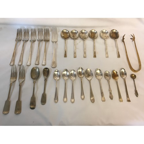 335 - 133 PIECES OF KINGS PATTERN SILVER PLATED CUTLERY COMPRISING 12 MAIN COURSE DINNER FORKS AND KNIVES,... 