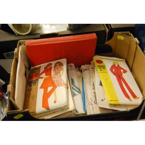 150 - QUANTITY OF VINTAGE DRESSMAKING PATTERNS