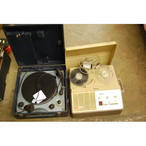 195 - COSSOR REEL TO REEL TAPE RECORDER & PYE PORTABLE RECORD PLAYER