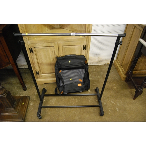 640 - CLOTHES RAIL & CASE