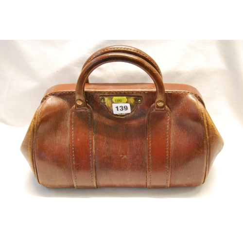 139 - FINE QUALITY VINTAGE GLADSTONE BAG