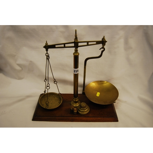 215 - SET OF VINTAGE BRASS BEAM SCALES & WEIGHTS ON MAHOGANY PLINTH