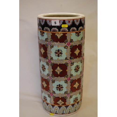 5 - MULTI-COLOURED CHINESE STICKSTAND (46cm)