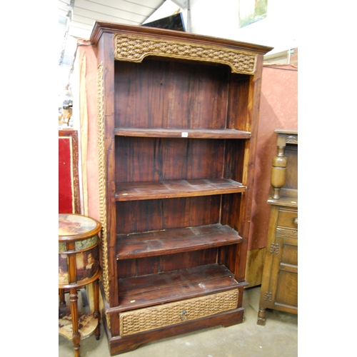 580 - MODERN HARDWOOD OPEN BOOKCASE WITH CANE WORK DRAWER & DECORATION (98cm x 34cm x 182cm)