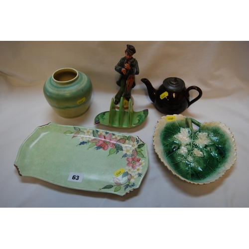 63 - ROYAL WINTON TOAST RACK & PLATE, BROWN CHINA BACHELOR TEAPOT, POOLE POT & MUSICIAN FIGURE & DISH