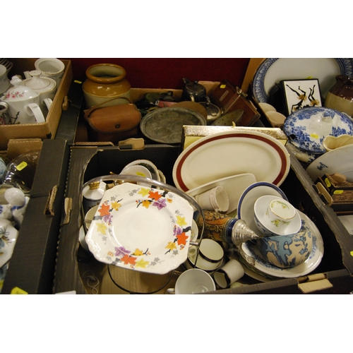 100 - QUANTITY OF DECORATIVE CHINA & METAL WARE (2 BOXES)