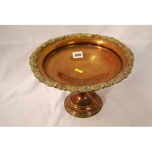 300 - CIRCULAR VINTAGE COPPER COMPORT WITH EMBOSSED RIM ON CIRCULAR FOOT