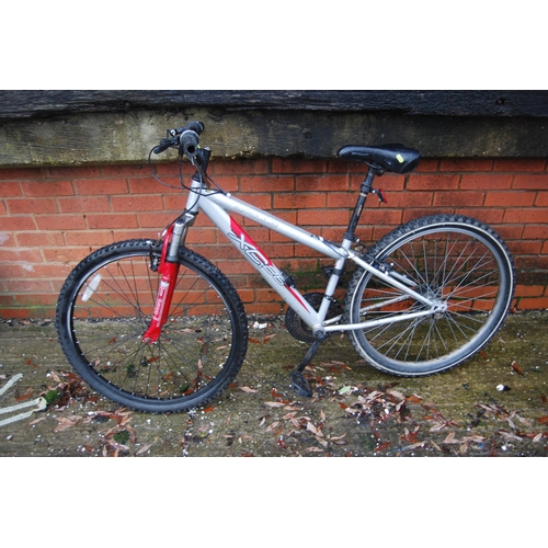 689 - SILVER AND RED APOLLO XC26 BIKE P2300216867