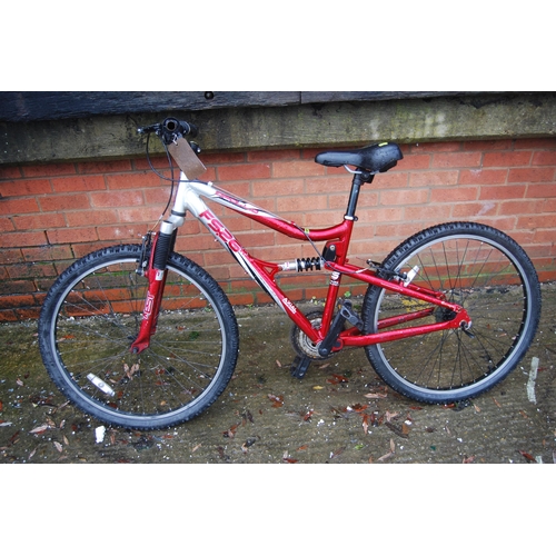 695 - SILVER AND RED APOLLO FS26 BIKE P2300298377