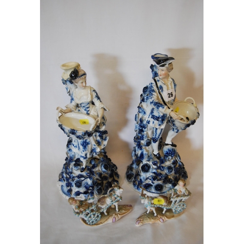 26 - PAIR OF CONTINENTAL BLUE & WHITE FIGURAL CANDLESTICKS (A/F) AND CONTINENTAL PORCELAIN GROUPS OF BOY ... 