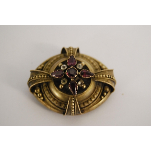 380 - VICTORIAN PINCHBECK & SAPPHIRE BROOCH