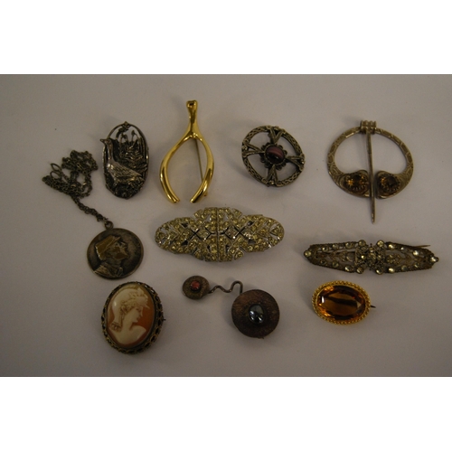 390 - SILVER SCOTTISH KILT BROOCH, ETC