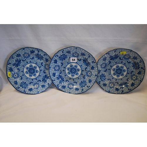 54 - THREE 19TH CENTURY BLUE & WHITE PEARLWARE PLATES (23cm)