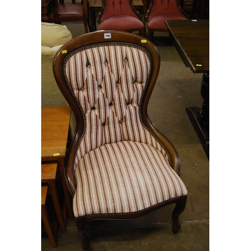 746 - MAHOGANY SPOON AND BUTTON BACK LADIES CHAIR