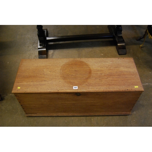 747 - RECTANGULAR OAK BLANKET CHEST