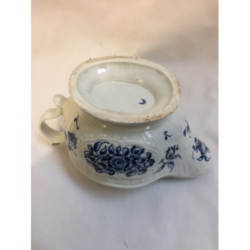 135 - 18TH CENTURY WORCESTER BLUE & WHITE PANEL MOULDED PORCELAIN SAUCE BOAT