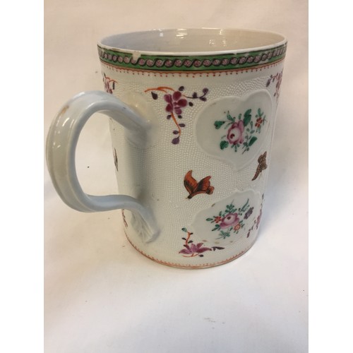 136 - LARGE 19TH CENTURY CHINESE EXPORT TANKARD DECORATED FLOWERS WITH MONOGRAM (SMALL CHIP TO RIM)