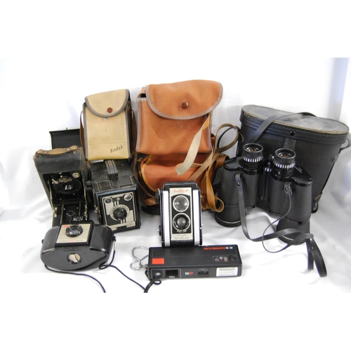 121 - THE UNIVERSE FOLDING CAMERA, KODAK DUAFLEX II CAMERA, CONWAY BOX CAMERA, KODAK BROWNIE 127 CAMERA, P... 