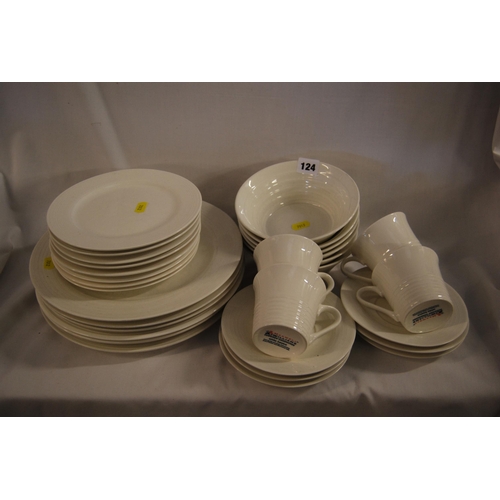 124 - MAXWELL WILLIAMS WHITE BASIC DINNER SERVICE (30 PIECES)