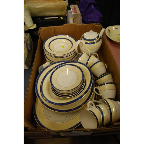 291 - WEDGWOOD ALEXANDRIA BONE CHINA TEA & DINNER SERVICE (35 PIECES)