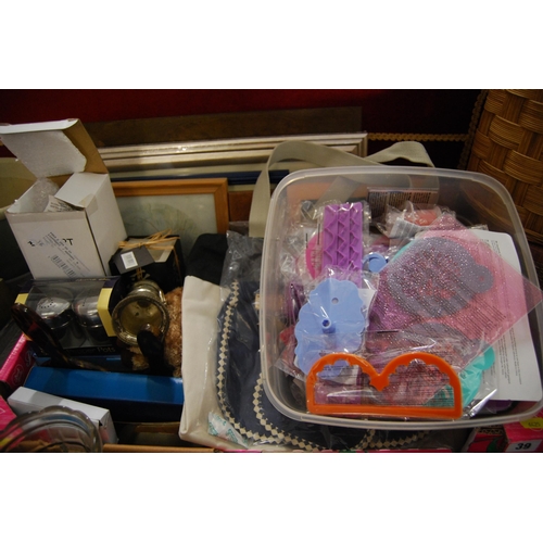 39 - BOX OF MISCELLANEOUS ITEMS