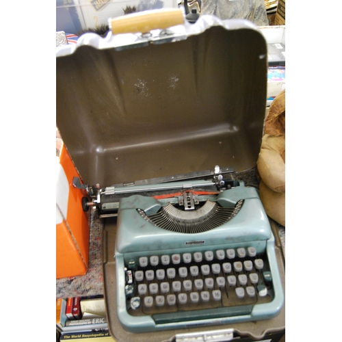 79 - IMPERIAL PORTABLE TYPEWRITER