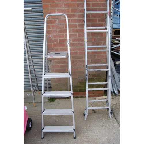 762 - ALUMINIUM STEP LADDER