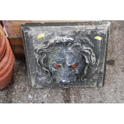 859 - LION WALL PLAQUE