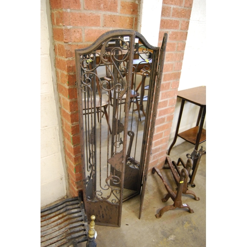 443 - WROUGHT IRON GARDEN FEATURE MIRROR ENCLOSED BY PAIR OF WROUGHT IRON DOORS (66)