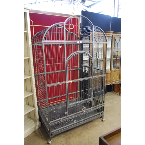 450 - LARGE METAL PARROT CAGE