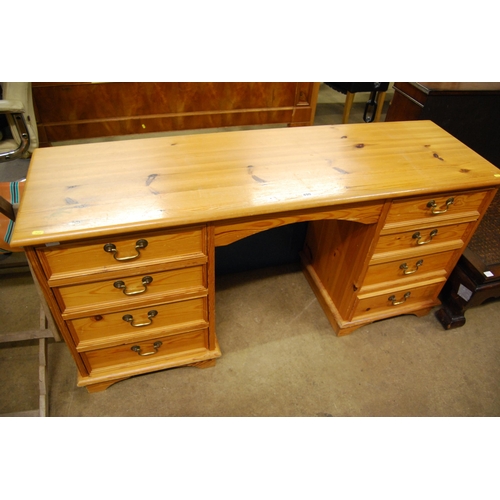 490 - MODERN PINE DRESSING TABLE FITTED 8 DRAWERS (144cm x 44cm x 72cm)