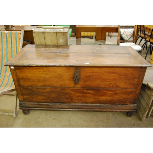 499 - 18TH CENTURY FRENCH OAK DOWER CHEST FITTED CANDLE BOX, METAL KEY ESCUTCHEON