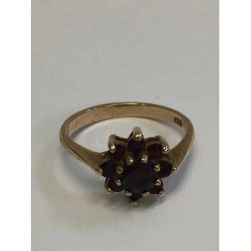 272 - 9CT GOLD FLOWER RING SET GARNETS (2.3g GROSS)