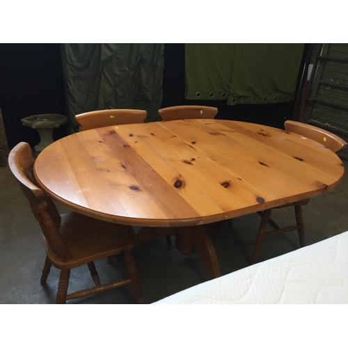 540 - OVAL PINE BREAKFAST TABLE ON PILLAR, 4 SPLAY LEGS AND SET OF 4 WINDSOR CHAIRS