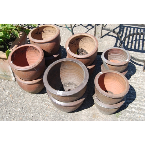 712 - 12 GARDEN PLANTERS