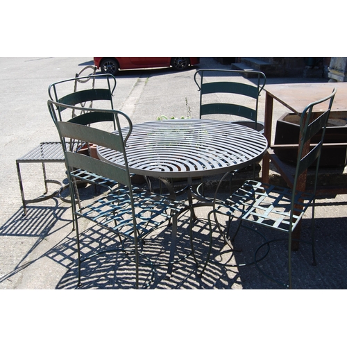 713 - CIRCULAR IRON GARDEN TABLE & 5 CHAIRS