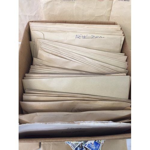 460 - LARGE QUANTITY OF WORLD STAMPS